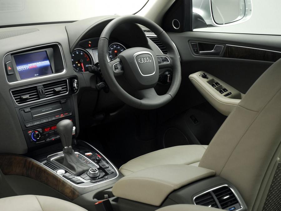 Интерьер Audi Q5 3.2 Quattro S-Line (8R) 2009 года  (UK) (фото 6 из 6)
